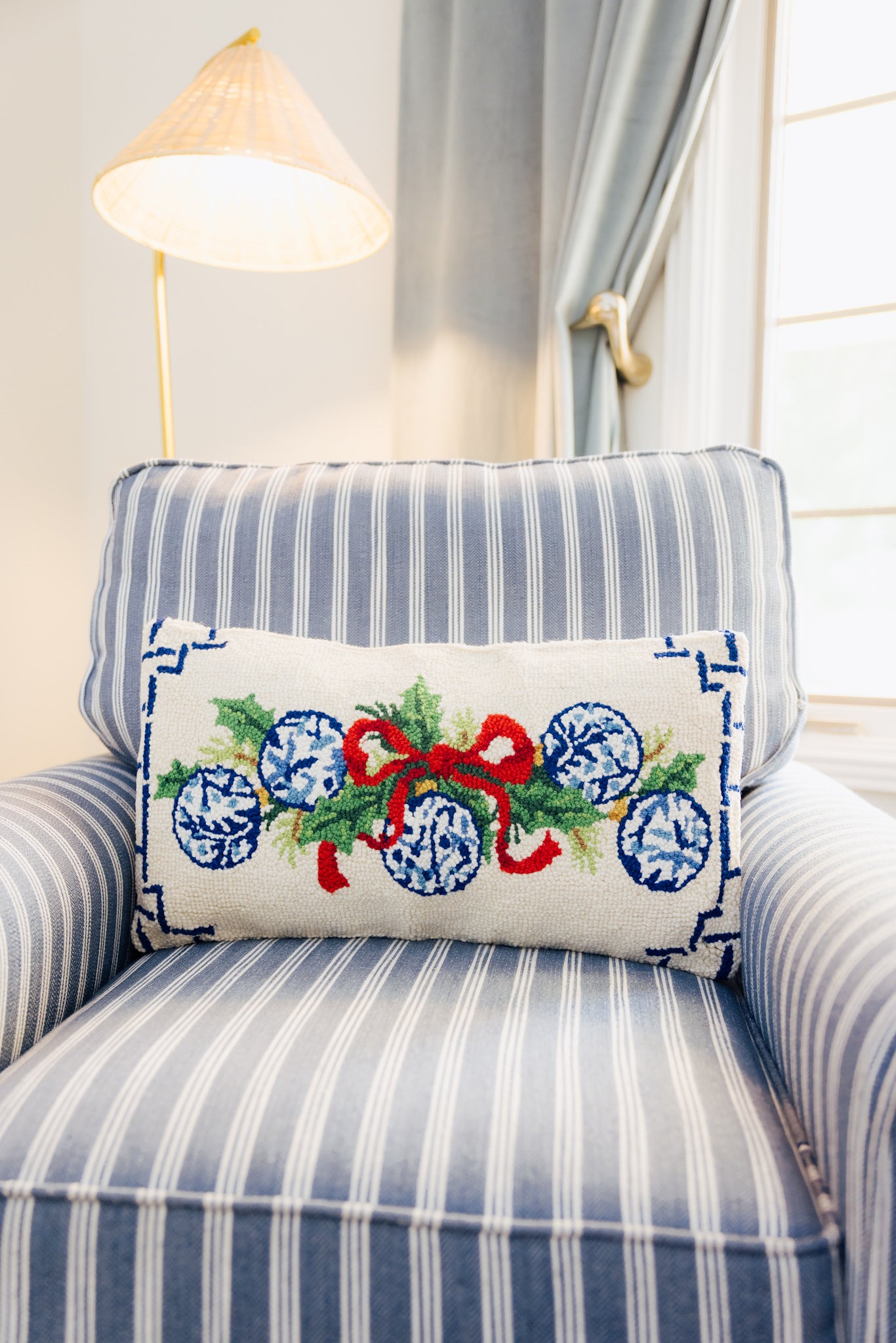 Chinoiserie Ornaments Hook Pillow